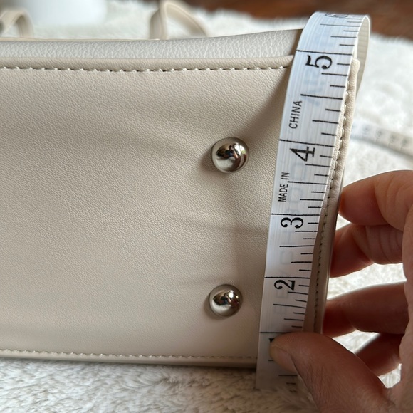 DAVID JONES Paris Cream Shoulder Bag - Picture 12 of 13